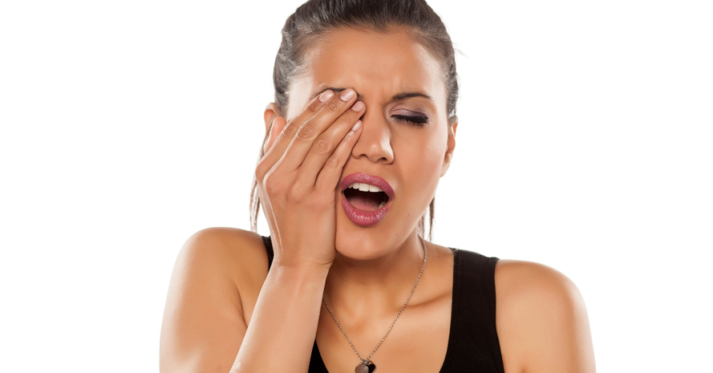 causes of ingrown eyelash
