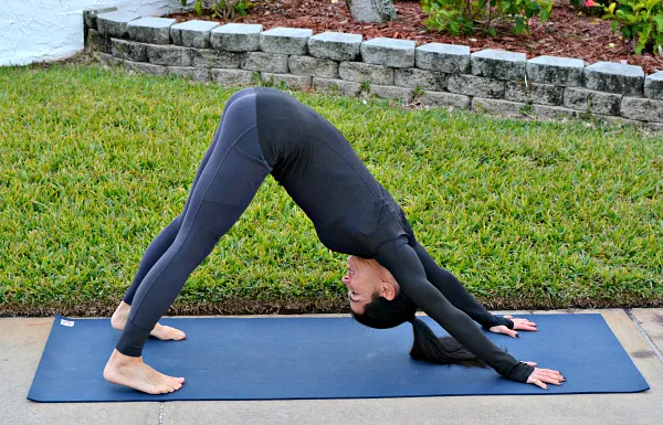 Benefits of Outdoor Yoga Practice for Busy Professionals
