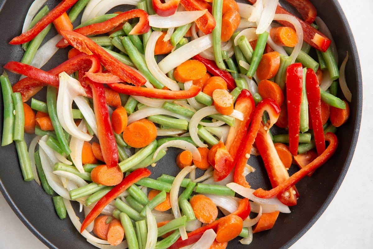 Mouthwatering Spinach and Carrot Stir-Fry