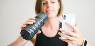 AI Smart Water Bottle With Hydration Alerts – Exercise Daily