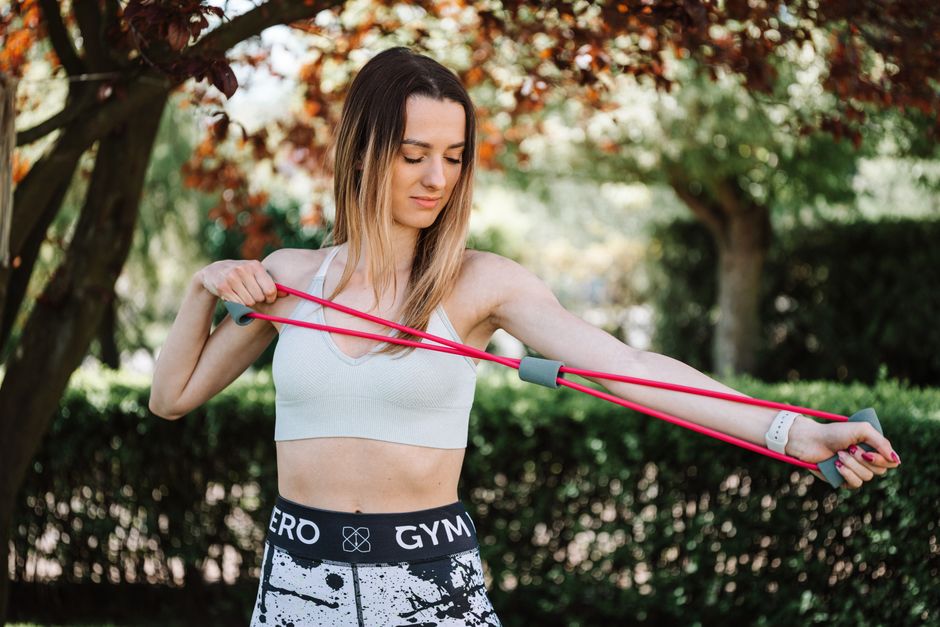 Best Travel Workouts Using Resistance Bands – Exercise Daily